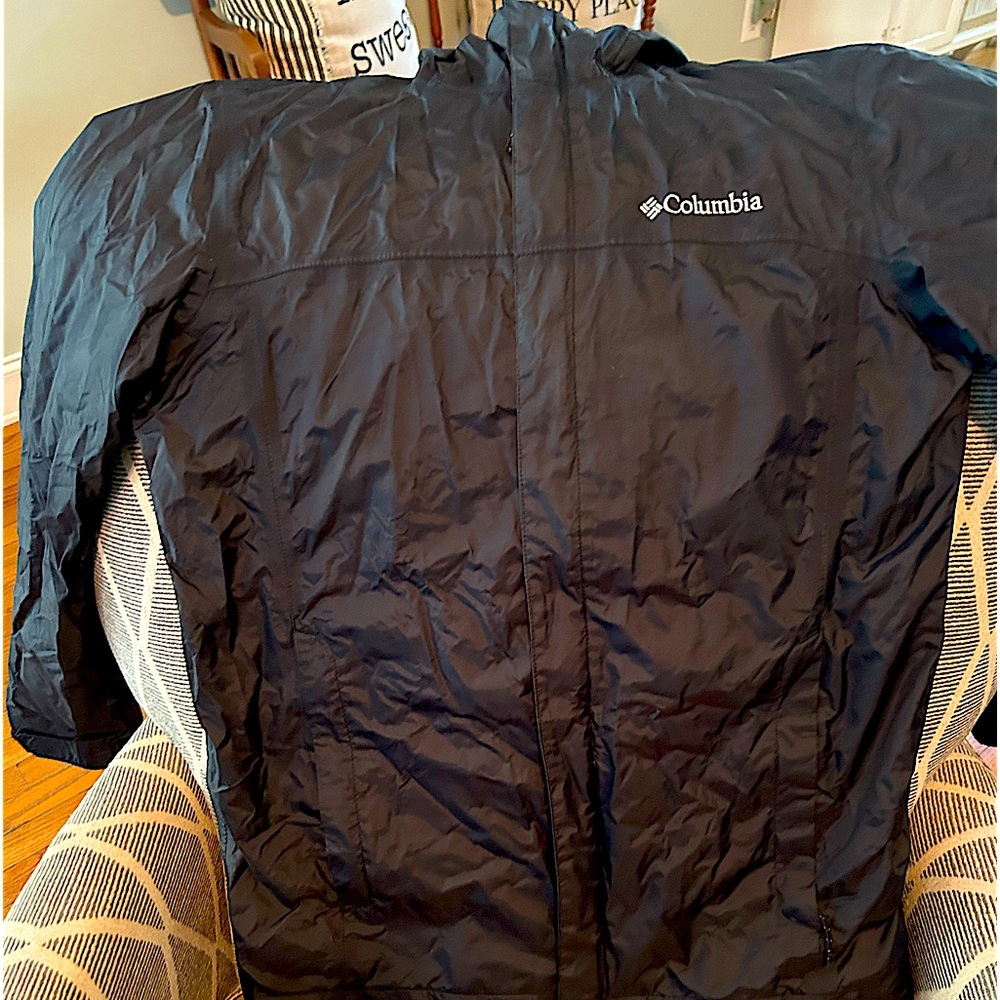 Columbia unisex rain jacket in good condition.